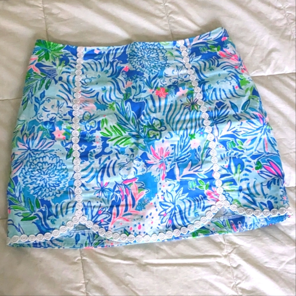 Lilly Pulitzer - Blue Floral & Cat Print Skort W/ White Embroidery Size 6